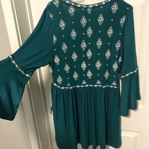 Torrid: New with Tags Embroidered Babydoll Tee - Picture 10 of 15